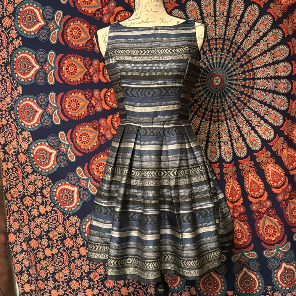 5/48 women’s patterned cocktail dress size 4 navy blue silver/gray black